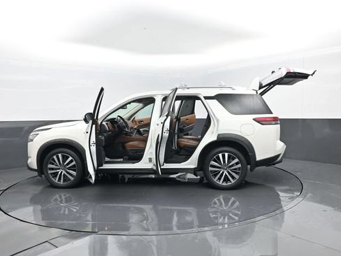 Used 2022 Nissan Pathfinder Platinum w/ Cargo Package AWD/4WD image 36