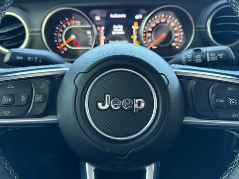 Used 2018 Jeep Wrangler Unlimited Sahara image 28