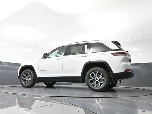 New 2025 Jeep Grand Cherokee Limited w/ Luxury Tech Group II image 39