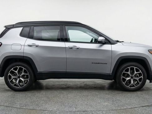 Used 2025 Jeep Compass Limited AWD/4WD image 11
