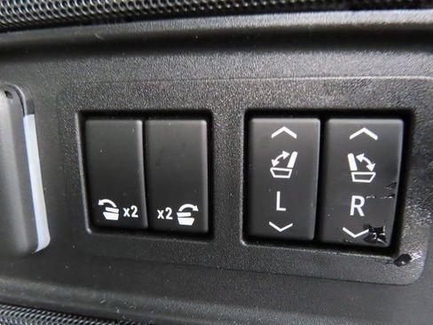 Used 2021 Cadillac Escalade Premium Luxury image 46