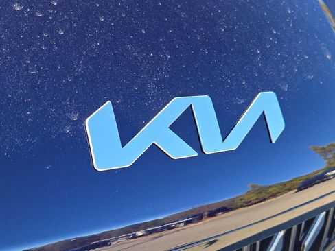 New 2026 Kia Carnival EX image 4