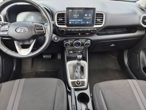 Used 2025 Hyundai Venue SEL FWD image 26