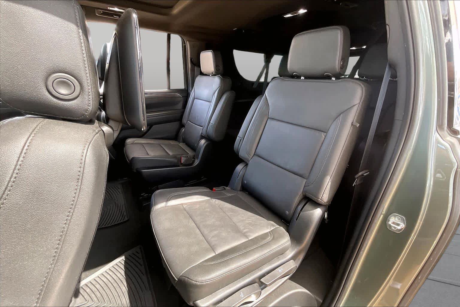 Used 2024 Chevrolet Suburban Z71 w/ Luxury Package AWD/4WD image 20