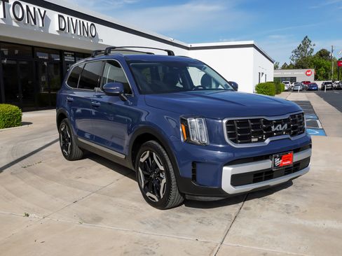 Used 2025 Kia Telluride S AWD/4WD image 2