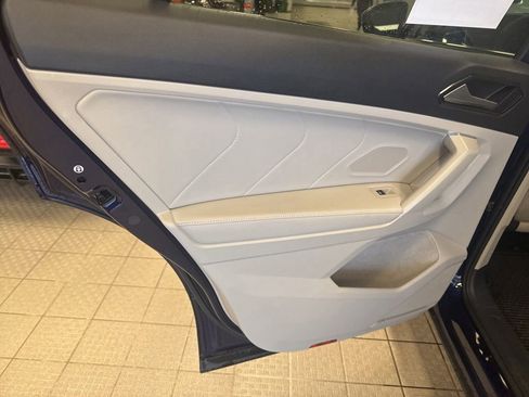 Used 2022 Volkswagen Tiguan SE image 17