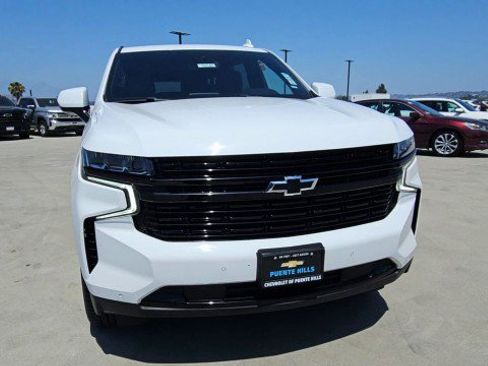 Used 2024 Chevrolet Suburban RST RWD image 3
