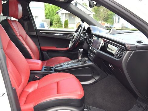 Used 2019 Porsche Macan AWD/4WD image 30