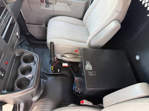 Used 2016 Chevrolet Express 2500 RWD image 25