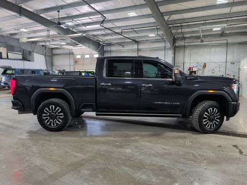 Used 2024 GMC Sierra 2500 Denali Ultimate AWD/4WD image 2