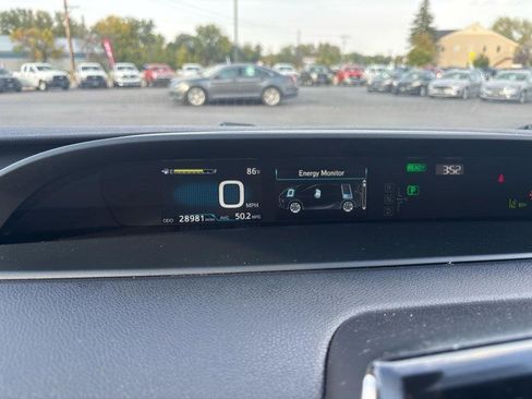 Used 2020 Toyota Prius LE AWD/4WD image 18