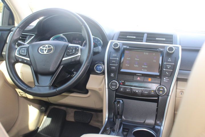Used 2017 Toyota Camry XLE w/ Moonroof Package FWD image 23