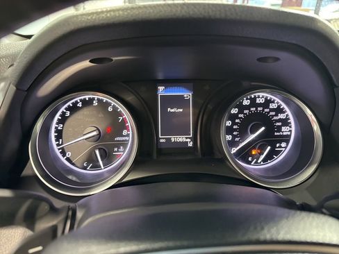 Used 2018 Toyota Camry SE FWD image 34