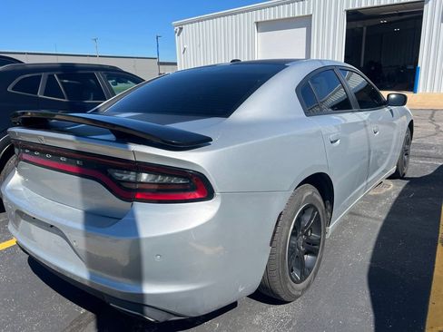 Used 2020 Dodge Charger SXT RWD image 4