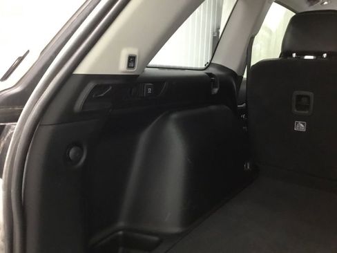 Used 2023 Jeep Grand Cherokee Limited image 17