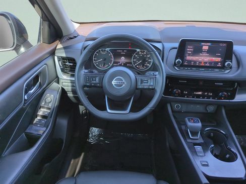 Used 2021 Nissan Rogue SV w/ Premium Package FWD image 12