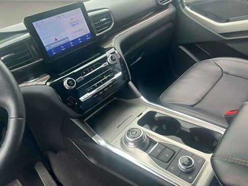 Used 2023 Ford Explorer Limited image 16