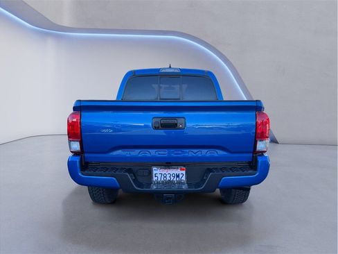 Used 2016 Toyota Tacoma TRD Sport w/ Towing Package image 5