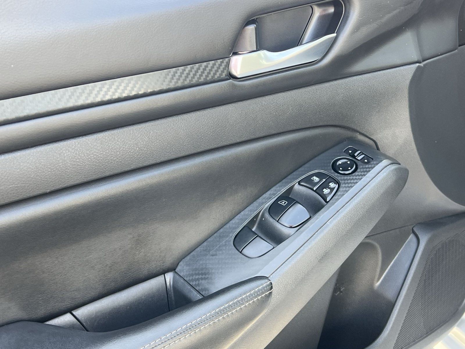 Used 2024 Nissan Altima 2.5 SV FWD image 15
