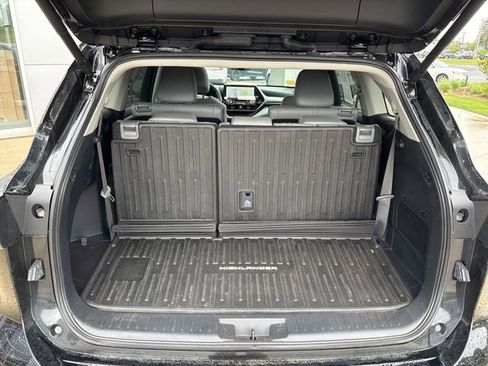 Used 2025 Toyota Highlander XLE AWD/4WD image 33