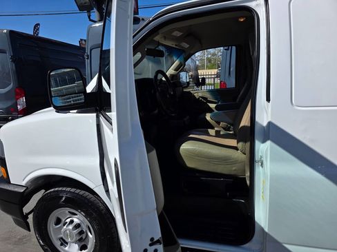 Used 2020 Chevrolet Express 2500 w/ Driver Convenience Package image 15