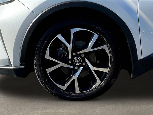 Used 2022 Toyota C-HR XLE FWD image 32
