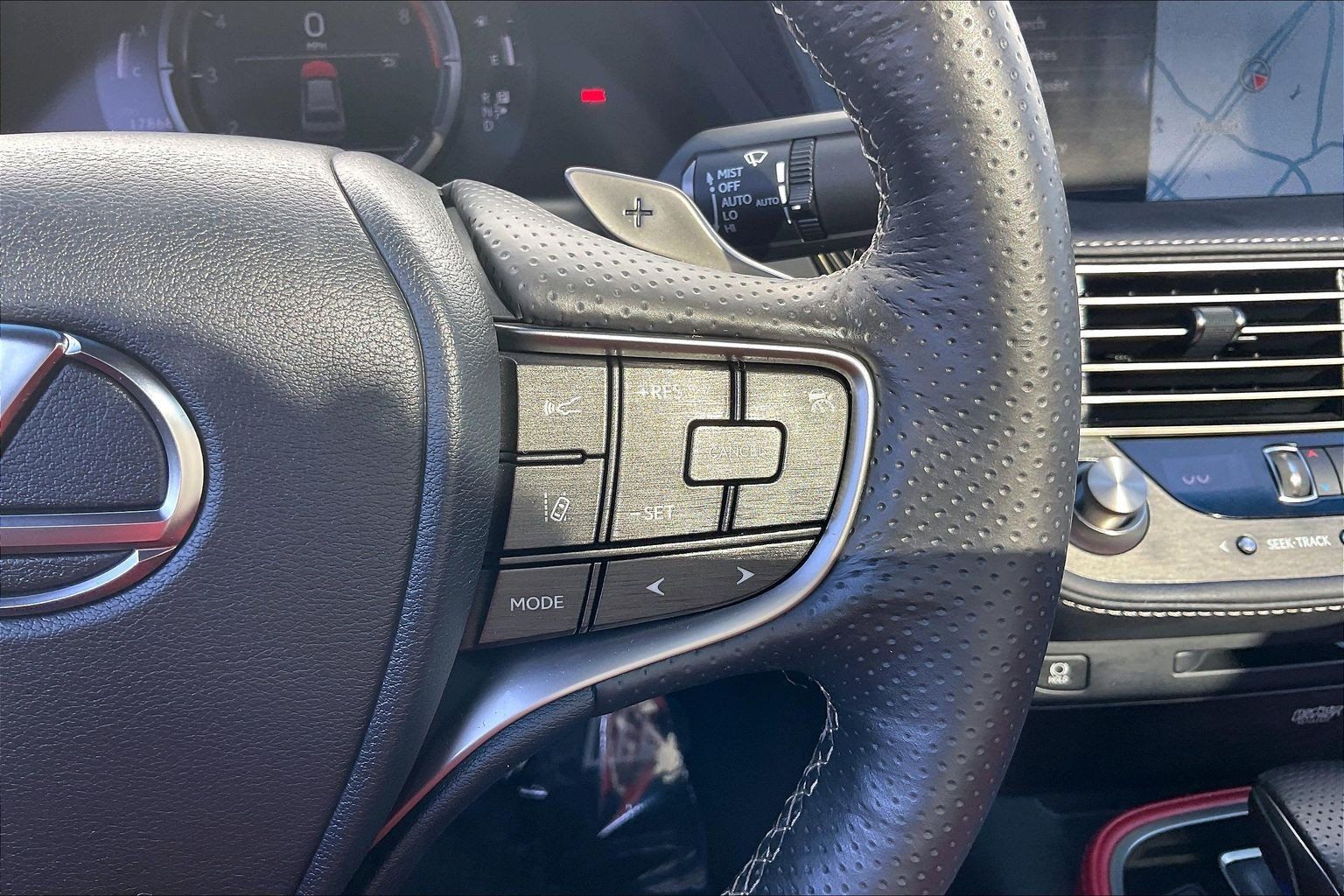Used 2018 Lexus LS 500 F Sport w/ Accessory Package (Z1) AWD/4WD image 24