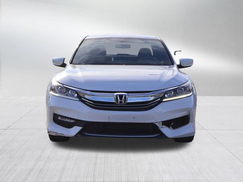 Used 2016 Honda Accord Sport image 2