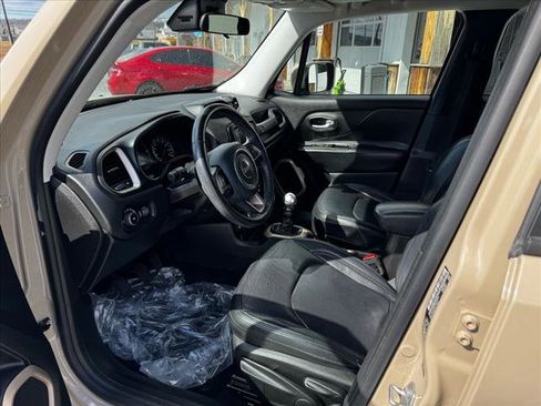 Used 2016 Jeep Renegade Latitude w/ Cold Weather Group image 9