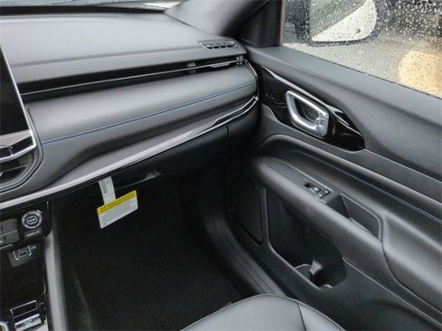 New 2026 Jeep Compass Latitude image 16