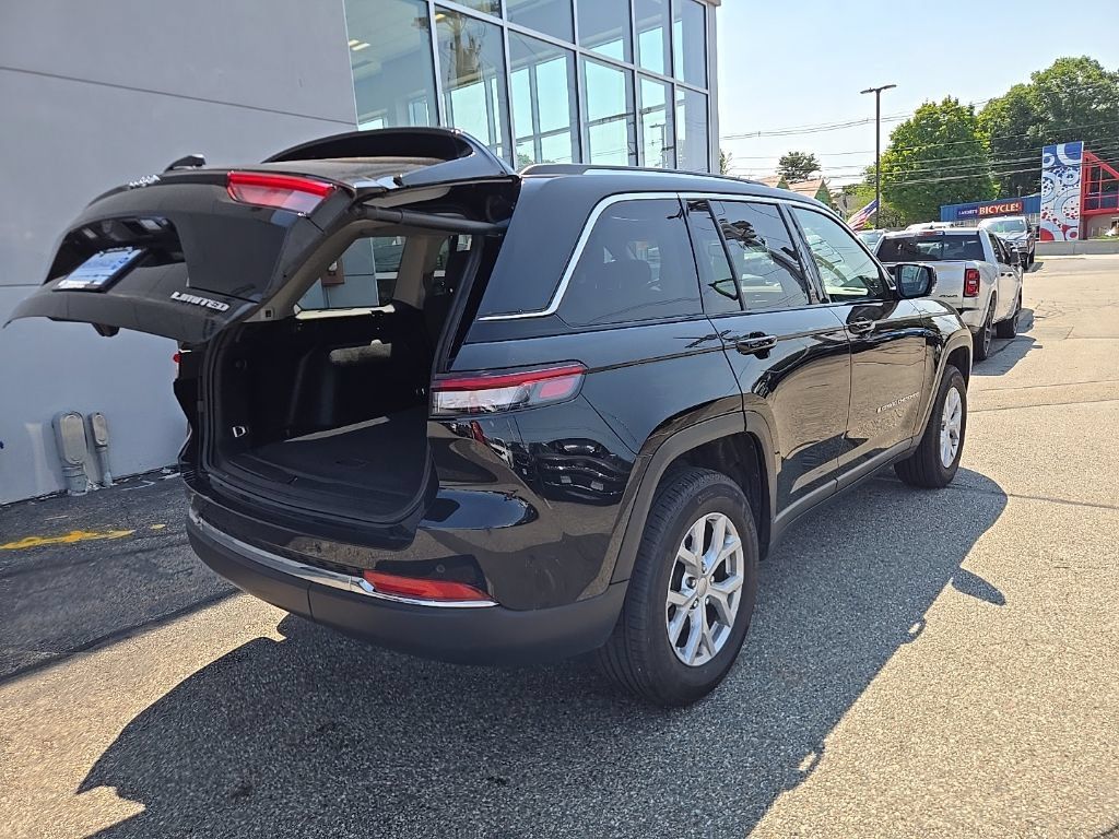 Used 2023 Jeep Grand Cherokee Limited AWD/4WD image 11