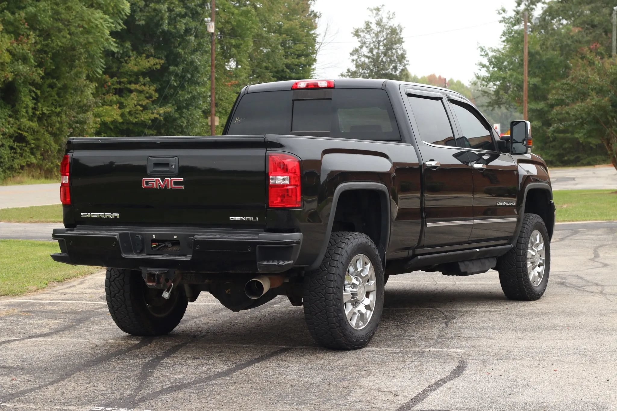 Used 2018 GMC Sierra 2500 Denali w/ Duramax Plus Package AWD/4WD image 4