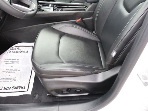 Used 2025 Jeep Compass Limited image 32