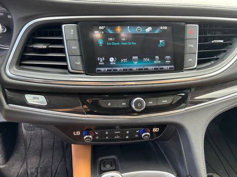 Used 2018 Buick Enclave Premium w/ Experience Buick Package AWD/4WD image 17