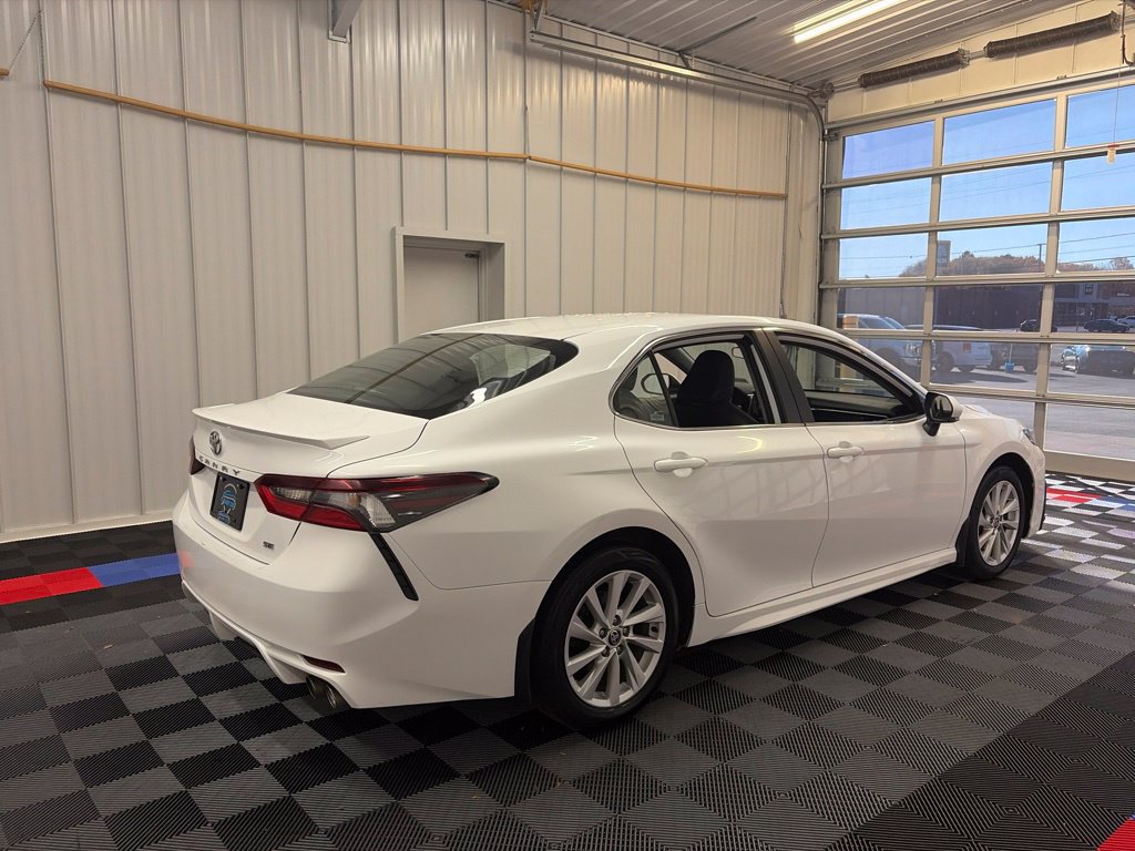 Used 2024 Toyota Camry SE FWD image 3