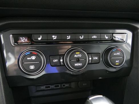 Used 2018 Volkswagen Tiguan SE AWD/4WD image 19