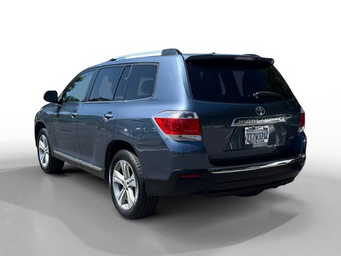 Used 2012 Toyota Highlander Limited w/ Tow Pkg AWD/4WD image 3