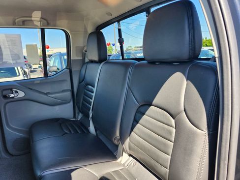 Used 2020 Nissan Frontier SV w/ Midnight Edition Floor Mats AWD/4WD image 7