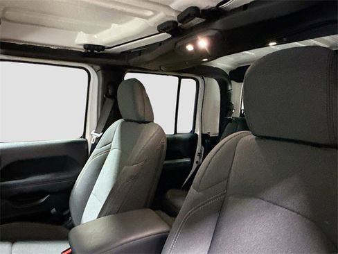 Used 2025 Jeep Gladiator Sport image 21
