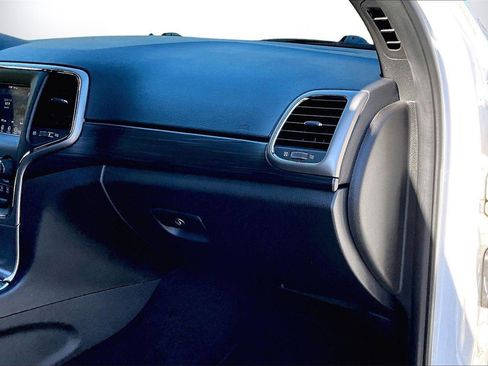 Certified 2021 Jeep Grand Cherokee Laredo image 19