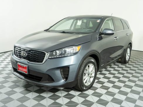 Used 2020 Kia Sorento AWD V6 image 3
