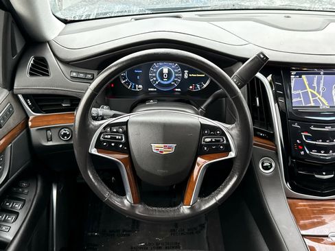 Used 2020 Cadillac Escalade ESV Luxury image 15