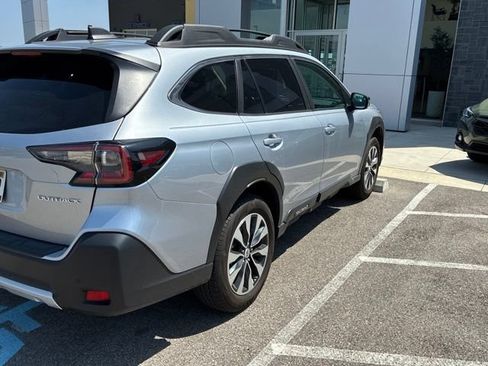 Used 2024 Subaru Outback Limited AWD/4WD image 3