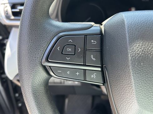Used 2025 Toyota Sienna LE AWD/4WD image 12