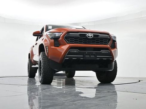 Used 2025 Toyota Tacoma TRD Sport image 32