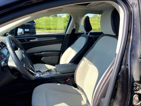 Used 2020 Ford Fusion SE w/ Equipment Group 151A FWD image 9
