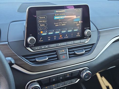 Used 2024 Nissan Altima 2.5 SV image 23