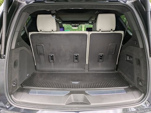 Certified 2025 Cadillac Escalade Premium Luxury Platinum w/ LPO, Radiant Package RWD image 14