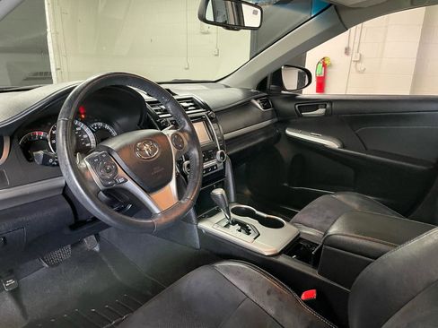 Used 2013 Toyota Camry SE w/ Leather Pkg FWD image 8
