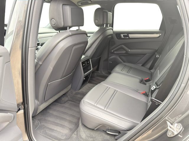Used 2020 Porsche Cayenne AWD/4WD image 17